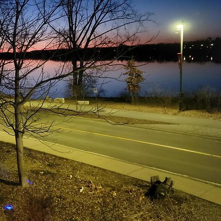 Kokomo Inn Bed And Breakfast Ottawa-Gatineau'S Only Tropical Riverfront B&B On The National Capital Cycling Pathway Route Verte #1 - For Adults Only - Chambre D'Hotes Tropical Aux Berges Des Outaouais Bnb #17542O Екстериор снимка