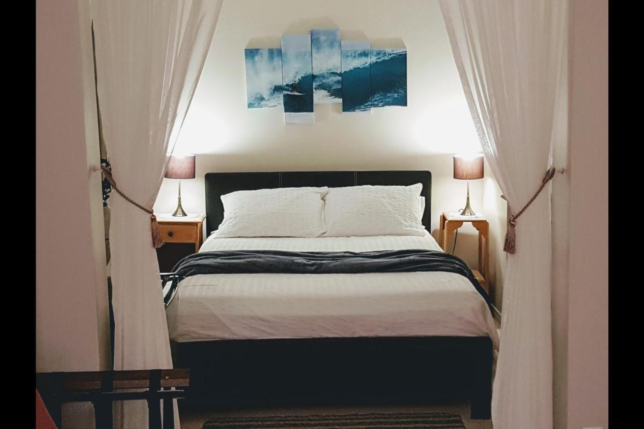Kokomo Inn Bed And Breakfast Ottawa-Gatineau'S Only Tropical Riverfront B&B On The National Capital Cycling Pathway Route Verte #1 - For Adults Only - Chambre D'Hotes Tropical Aux Berges Des Outaouais Bnb #17542O Екстериор снимка