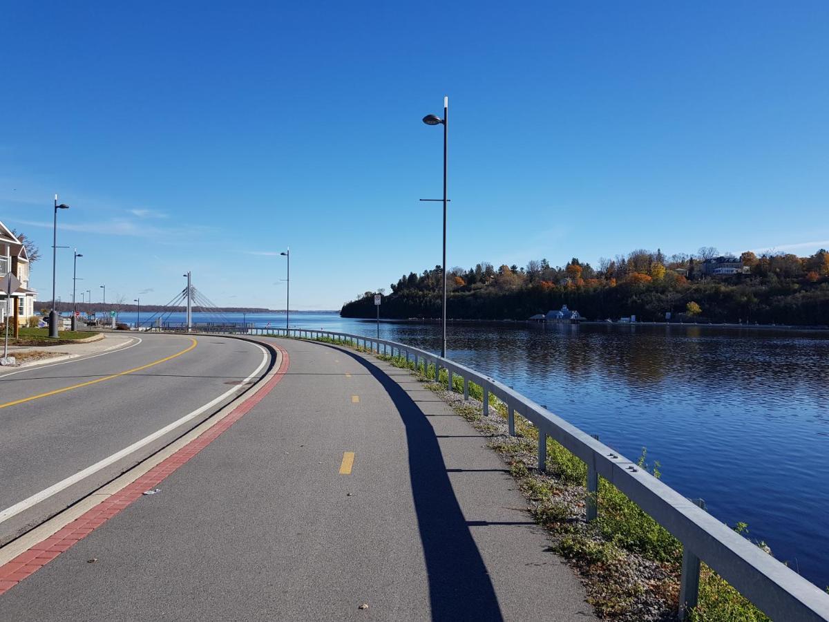 Kokomo Inn Bed And Breakfast Ottawa-Gatineau'S Only Tropical Riverfront B&B On The National Capital Cycling Pathway Route Verte #1 - For Adults Only - Chambre D'Hotes Tropical Aux Berges Des Outaouais Bnb #17542O Екстериор снимка