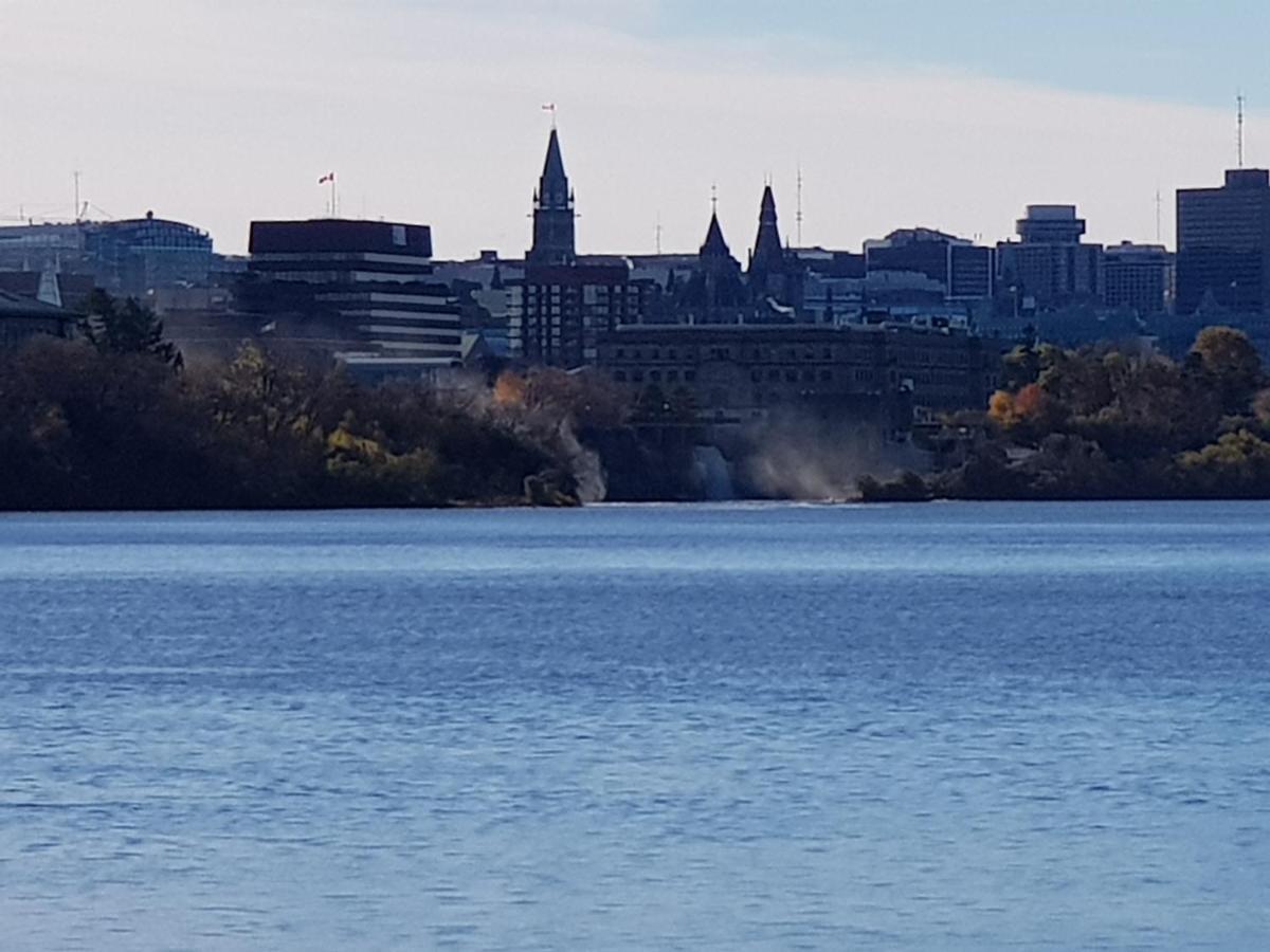 Kokomo Inn Bed And Breakfast Ottawa-Gatineau'S Only Tropical Riverfront B&B On The National Capital Cycling Pathway Route Verte #1 - For Adults Only - Chambre D'Hotes Tropical Aux Berges Des Outaouais Bnb #17542O Екстериор снимка