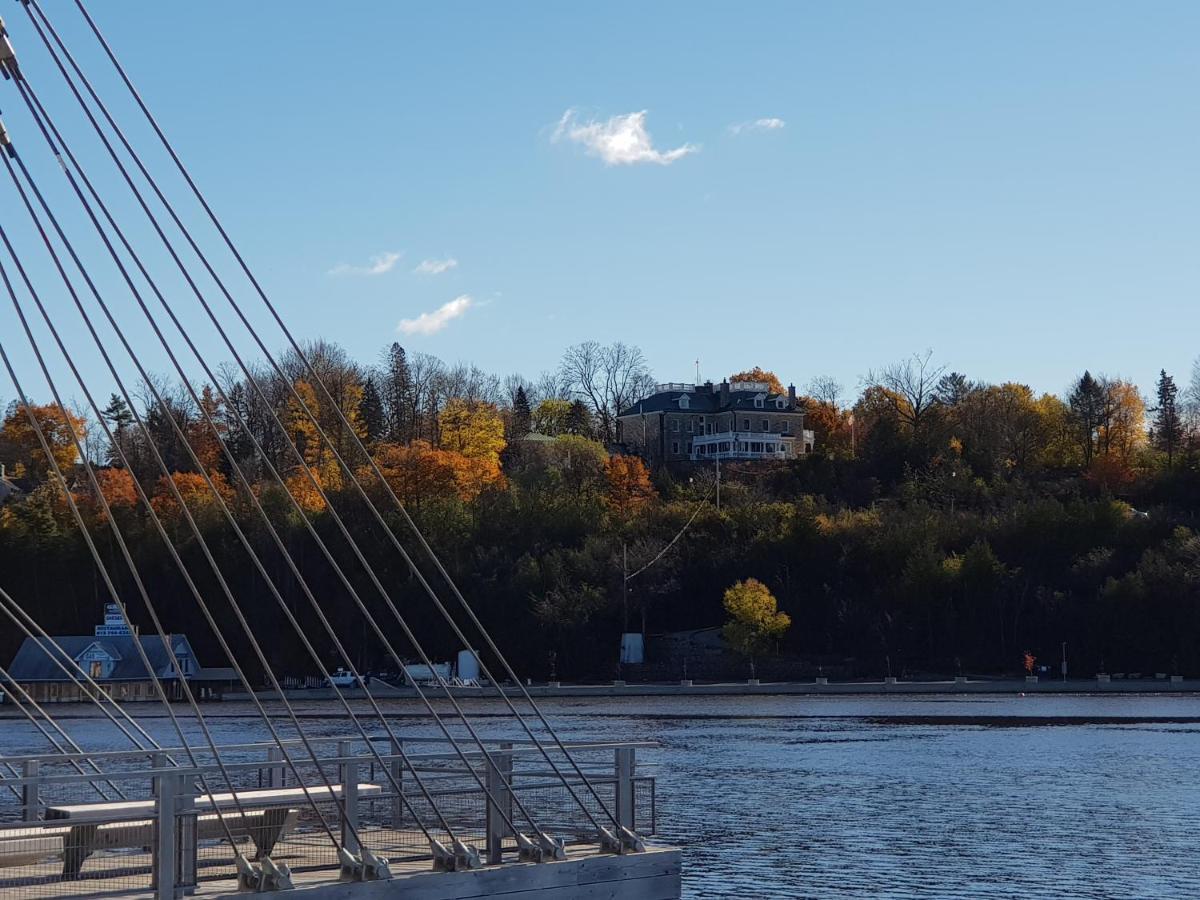 Kokomo Inn Bed And Breakfast Ottawa-Gatineau'S Only Tropical Riverfront B&B On The National Capital Cycling Pathway Route Verte #1 - For Adults Only - Chambre D'Hotes Tropical Aux Berges Des Outaouais Bnb #17542O Екстериор снимка
