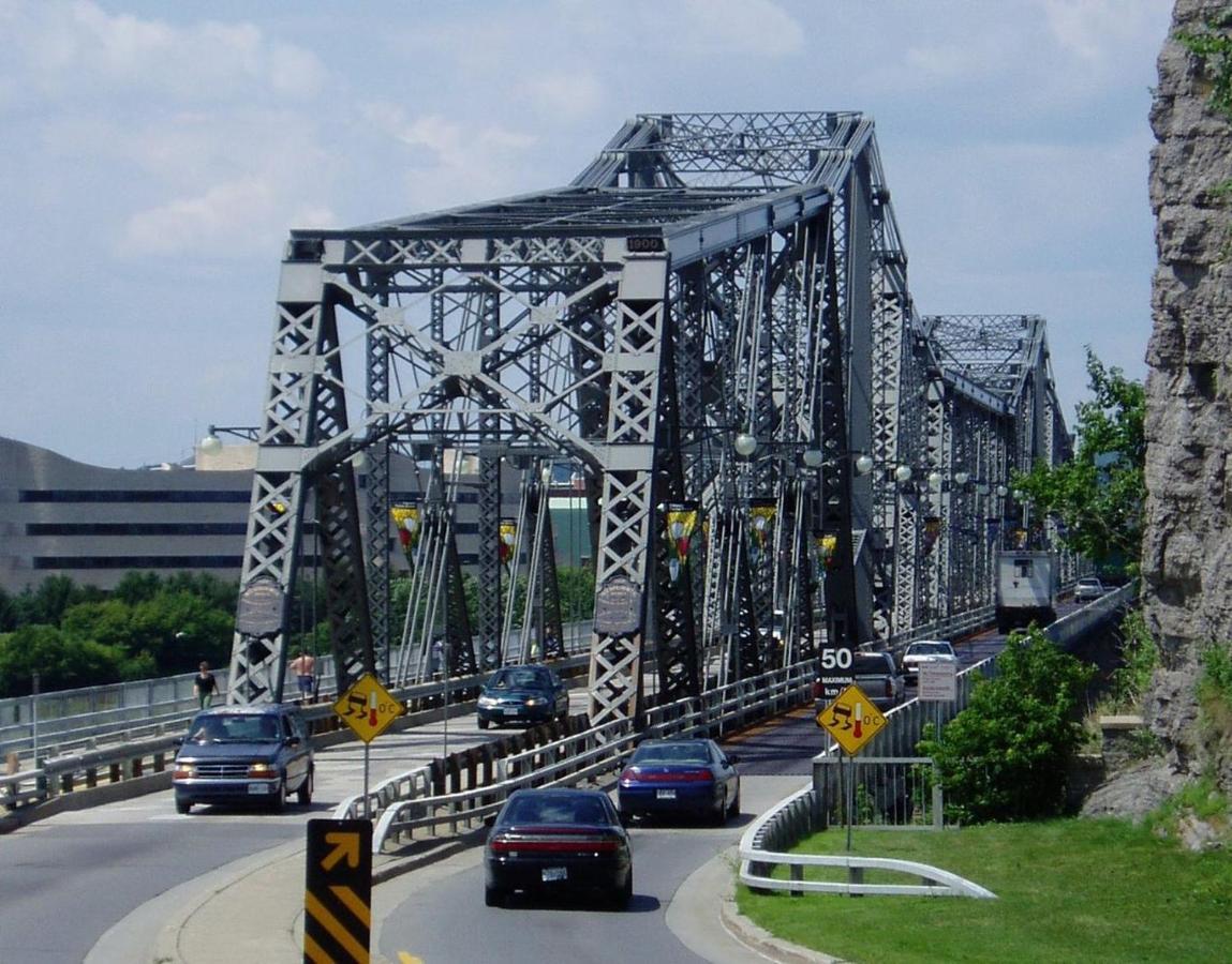 Kokomo Inn Bed And Breakfast Ottawa-Gatineau'S Only Tropical Riverfront B&B On The National Capital Cycling Pathway Route Verte #1 - For Adults Only - Chambre D'Hotes Tropical Aux Berges Des Outaouais Bnb #17542O Екстериор снимка