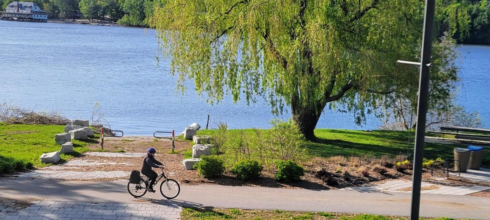 Kokomo Inn Bed And Breakfast Ottawa-Gatineau'S Only Tropical Riverfront B&B On The National Capital Cycling Pathway Route Verte #1 - For Adults Only - Chambre D'Hotes Tropical Aux Berges Des Outaouais Bnb #17542O Екстериор снимка
