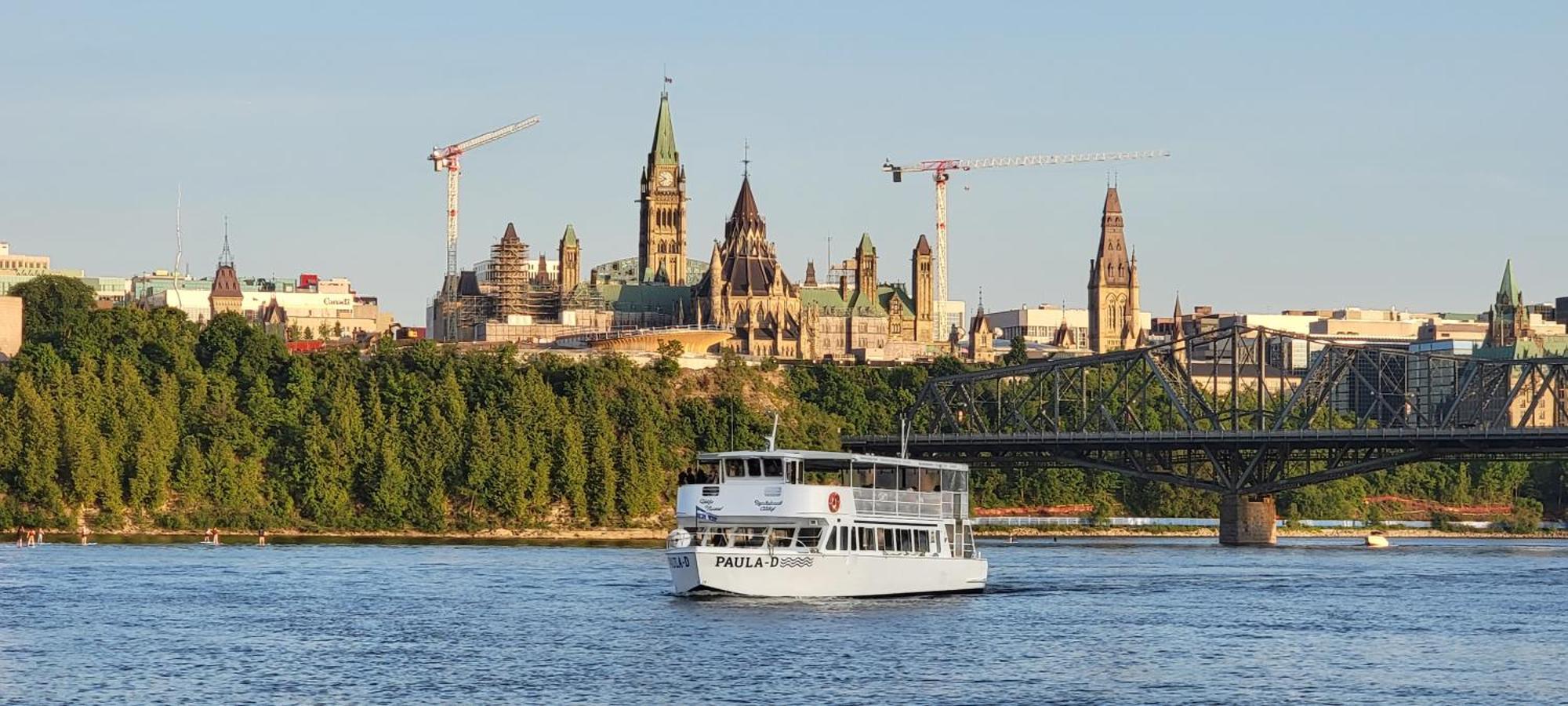 Kokomo Inn Bed And Breakfast Ottawa-Gatineau'S Only Tropical Riverfront B&B On The National Capital Cycling Pathway Route Verte #1 - For Adults Only - Chambre D'Hotes Tropical Aux Berges Des Outaouais Bnb #17542O Екстериор снимка