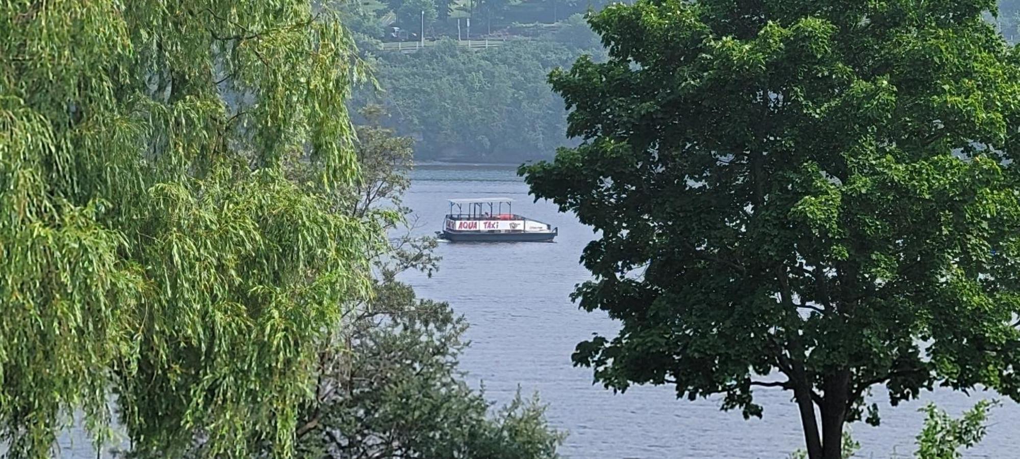 Kokomo Inn Bed And Breakfast Ottawa-Gatineau'S Only Tropical Riverfront B&B On The National Capital Cycling Pathway Route Verte #1 - For Adults Only - Chambre D'Hotes Tropical Aux Berges Des Outaouais Bnb #17542O Екстериор снимка