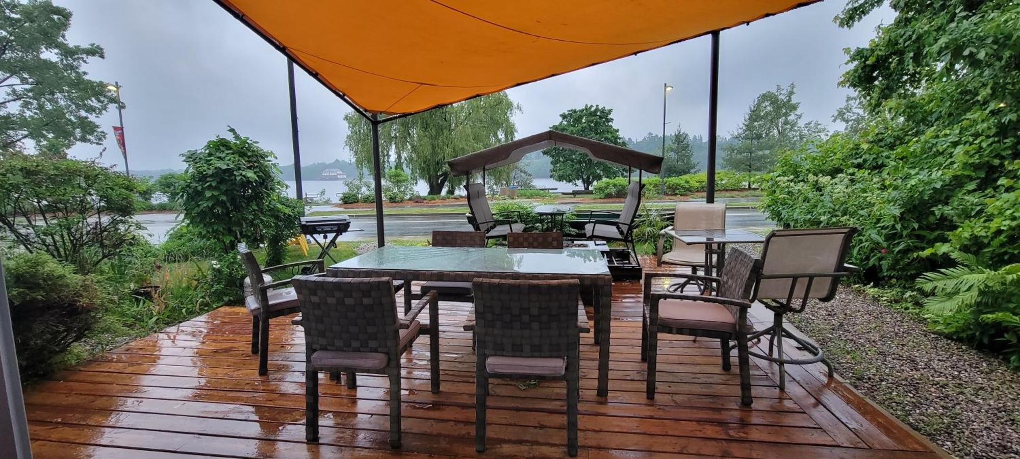 Kokomo Inn Bed And Breakfast Ottawa-Gatineau'S Only Tropical Riverfront B&B On The National Capital Cycling Pathway Route Verte #1 - For Adults Only - Chambre D'Hotes Tropical Aux Berges Des Outaouais Bnb #17542O Екстериор снимка