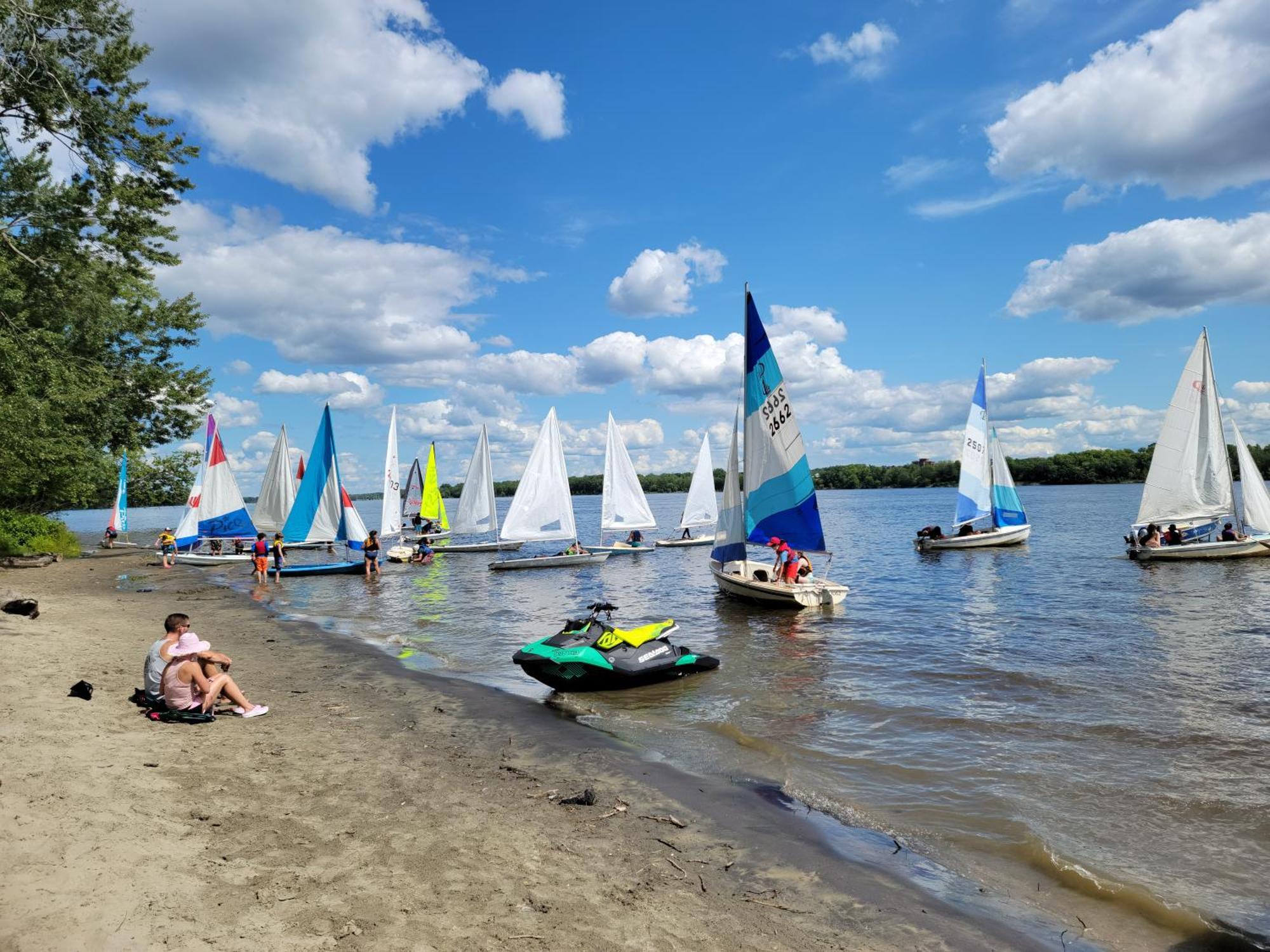 Kokomo Inn Bed And Breakfast Ottawa-Gatineau'S Only Tropical Riverfront B&B On The National Capital Cycling Pathway Route Verte #1 - For Adults Only - Chambre D'Hotes Tropical Aux Berges Des Outaouais Bnb #17542O Екстериор снимка