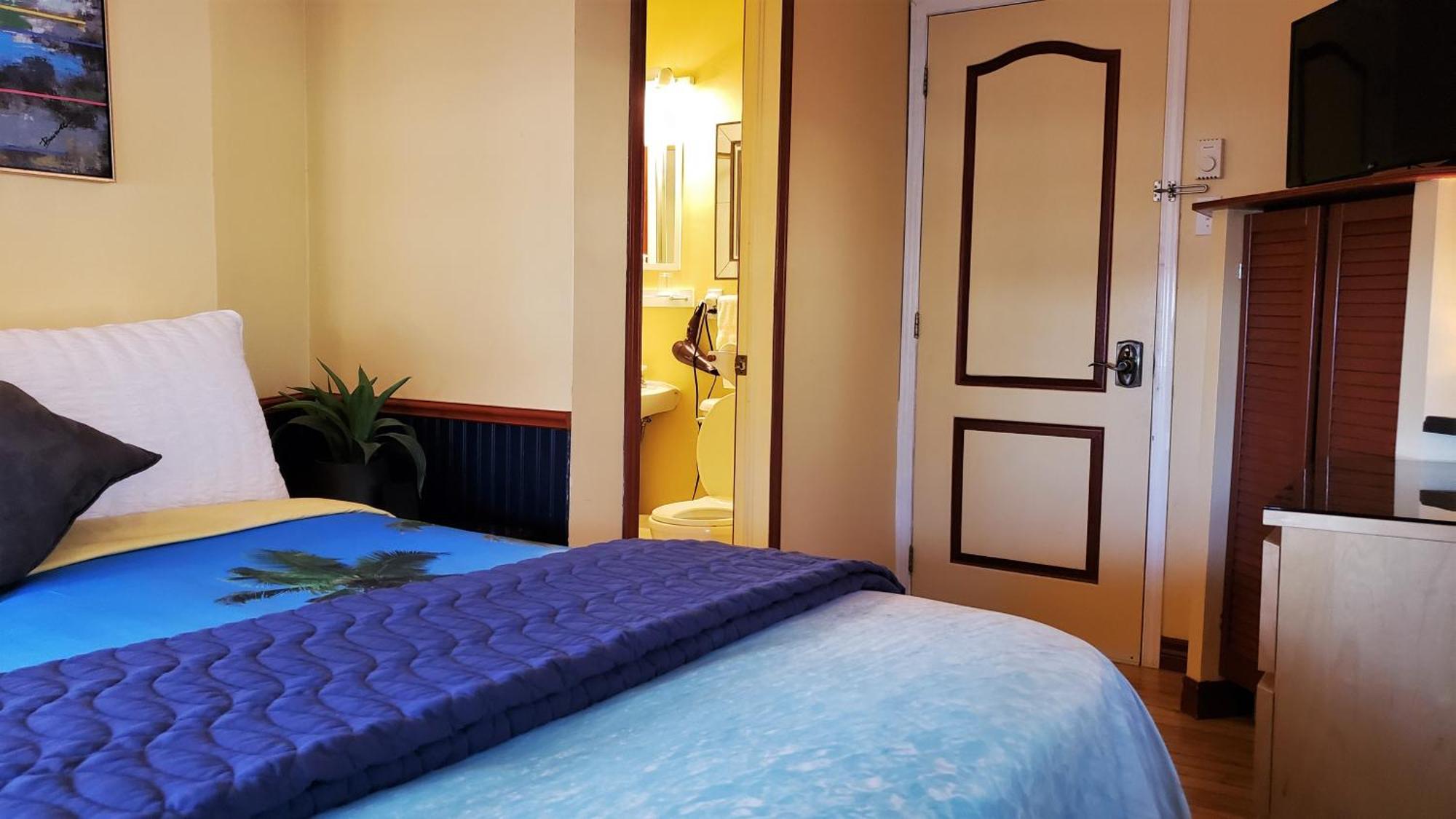 Kokomo Inn Bed And Breakfast Ottawa-Gatineau'S Only Tropical Riverfront B&B On The National Capital Cycling Pathway Route Verte #1 - For Adults Only - Chambre D'Hotes Tropical Aux Berges Des Outaouais Bnb #17542O Стая снимка