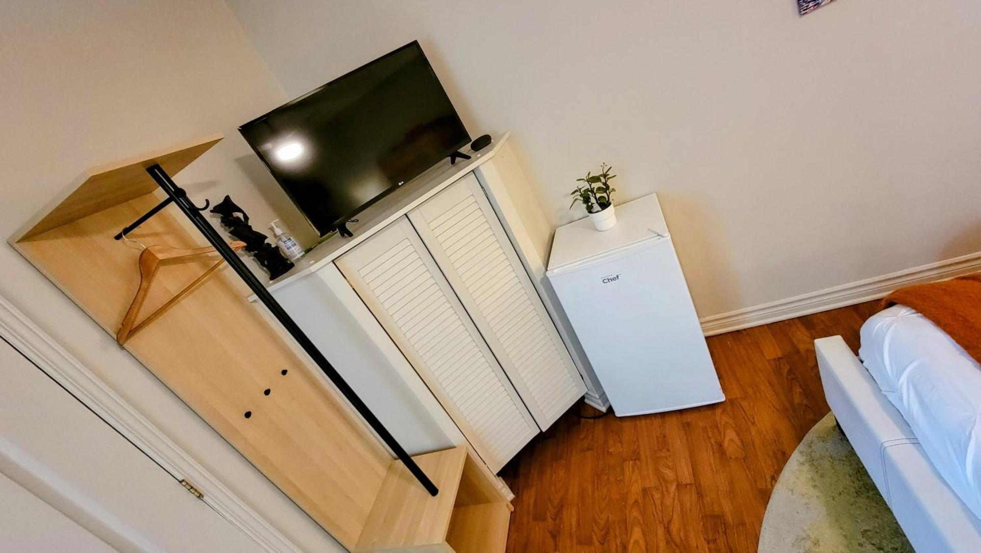 Kokomo Inn Bed And Breakfast Ottawa-Gatineau'S Only Tropical Riverfront B&B On The National Capital Cycling Pathway Route Verte #1 - For Adults Only - Chambre D'Hotes Tropical Aux Berges Des Outaouais Bnb #17542O Стая снимка