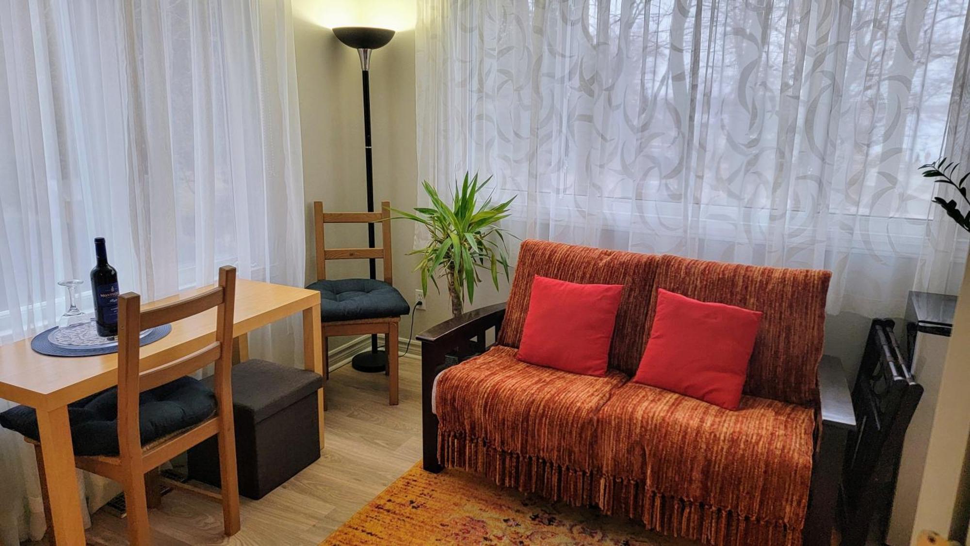Kokomo Inn Bed And Breakfast Ottawa-Gatineau'S Only Tropical Riverfront B&B On The National Capital Cycling Pathway Route Verte #1 - For Adults Only - Chambre D'Hotes Tropical Aux Berges Des Outaouais Bnb #17542O Стая снимка