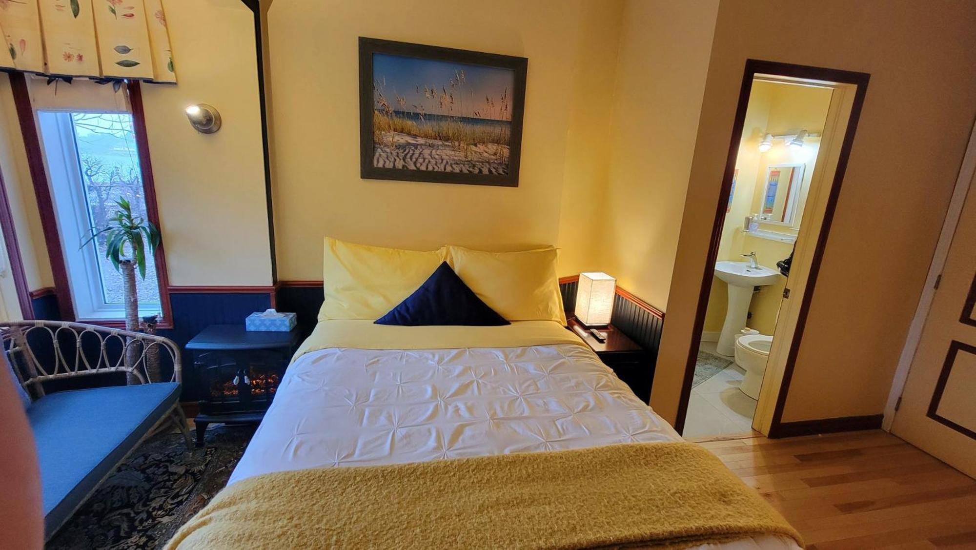 Kokomo Inn Bed And Breakfast Ottawa-Gatineau'S Only Tropical Riverfront B&B On The National Capital Cycling Pathway Route Verte #1 - For Adults Only - Chambre D'Hotes Tropical Aux Berges Des Outaouais Bnb #17542O Стая снимка