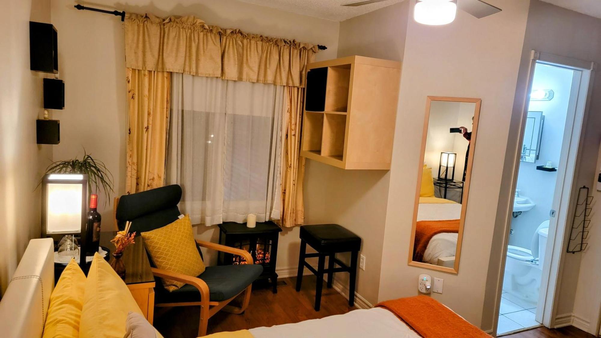 Kokomo Inn Bed And Breakfast Ottawa-Gatineau'S Only Tropical Riverfront B&B On The National Capital Cycling Pathway Route Verte #1 - For Adults Only - Chambre D'Hotes Tropical Aux Berges Des Outaouais Bnb #17542O Стая снимка