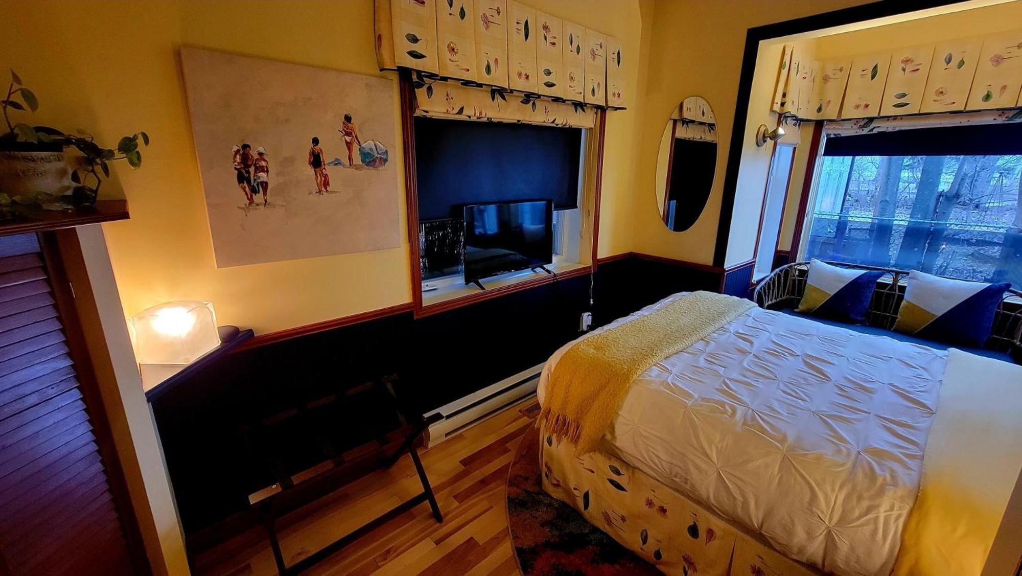 Kokomo Inn Bed And Breakfast Ottawa-Gatineau'S Only Tropical Riverfront B&B On The National Capital Cycling Pathway Route Verte #1 - For Adults Only - Chambre D'Hotes Tropical Aux Berges Des Outaouais Bnb #17542O Стая снимка