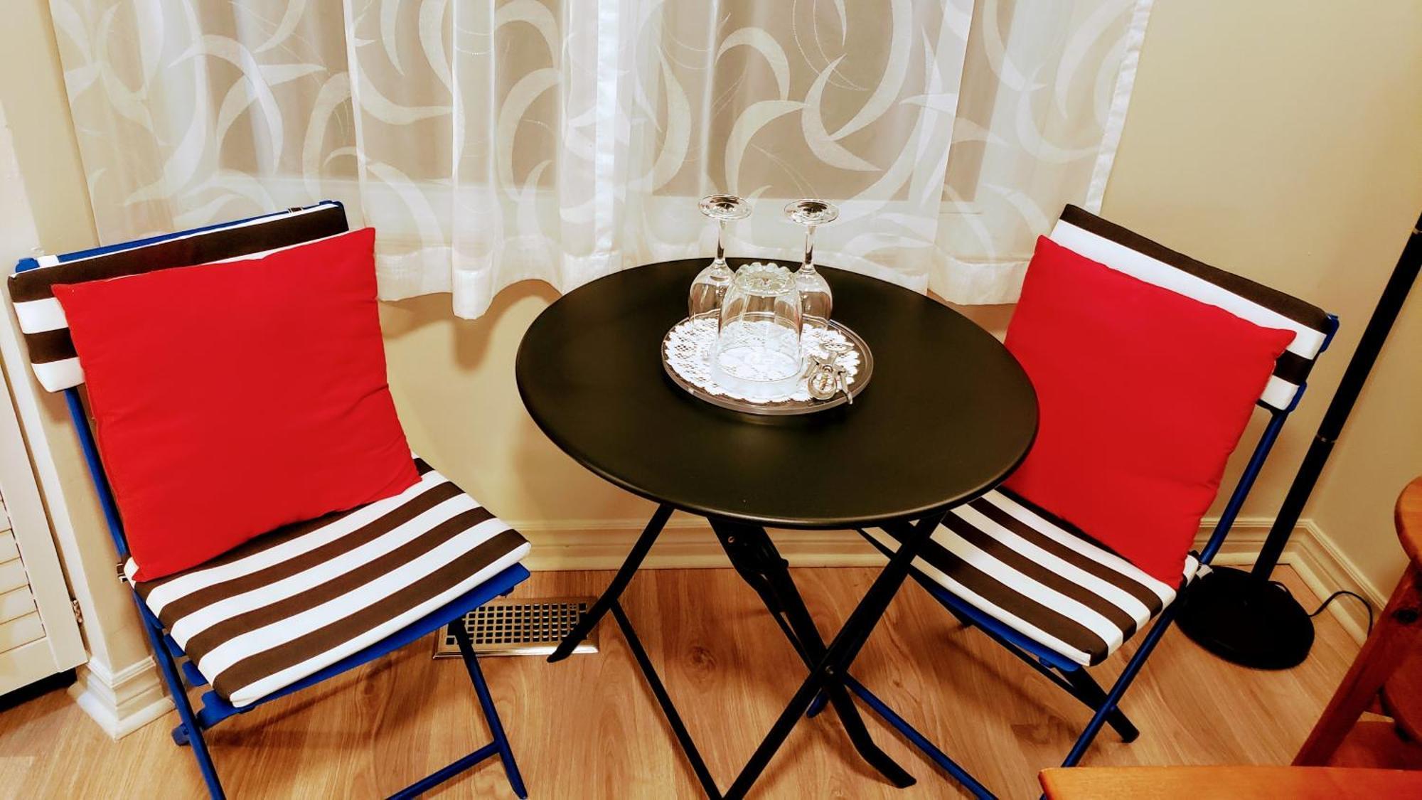 Kokomo Inn Bed And Breakfast Ottawa-Gatineau'S Only Tropical Riverfront B&B On The National Capital Cycling Pathway Route Verte #1 - For Adults Only - Chambre D'Hotes Tropical Aux Berges Des Outaouais Bnb #17542O Стая снимка